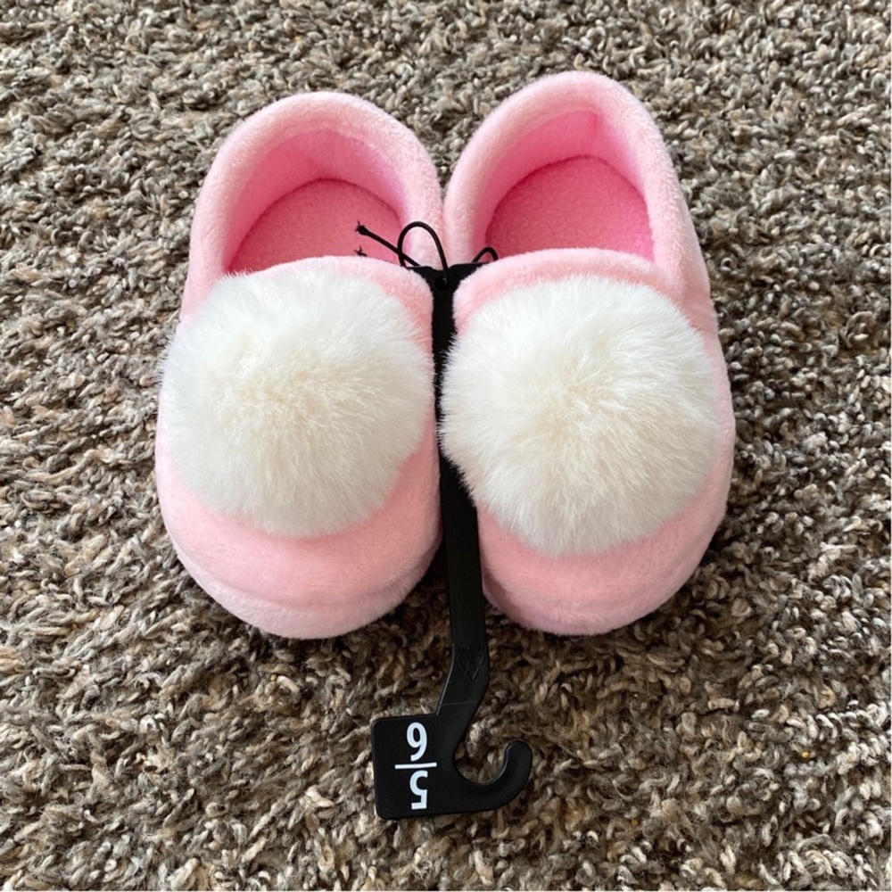Girls Pink Slippers Size 5/6